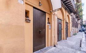 Oliveri Vintage House At Politeama